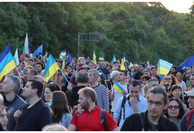 Грандиозният многохиляден протест пред рашисткото посолство в София