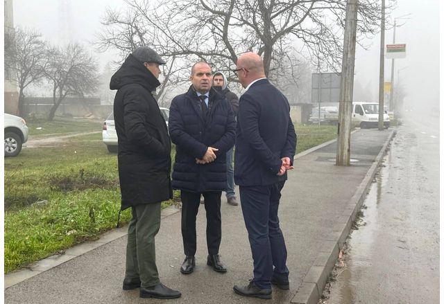 Незабавно започва проектирането на два нови пешеходни подлеза и изграждането