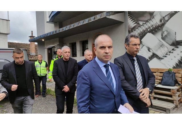 Камионът който вчера катастрофира край бензиностанция в с Радомирци се