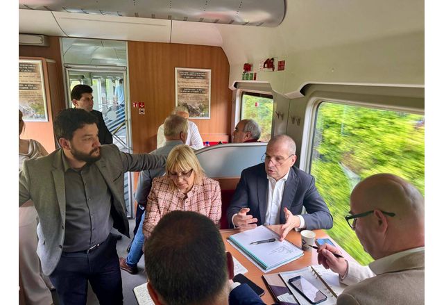 От средата на юни ще пуснем експресни влакове всеки ден