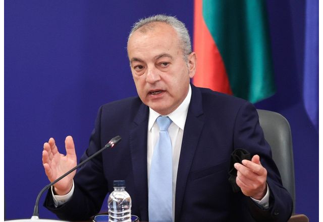 Правителството слага край на автоматичното нарастване на възнагражденията на заетите