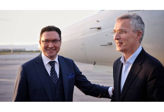 Генералният секретар на НАТО Йенс Столтенберг пристигна в България Той