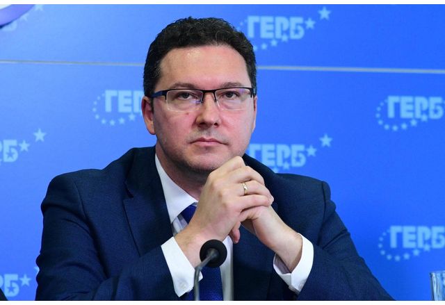 Поканеният за външен министър Даниел Митов написа и официално писмо