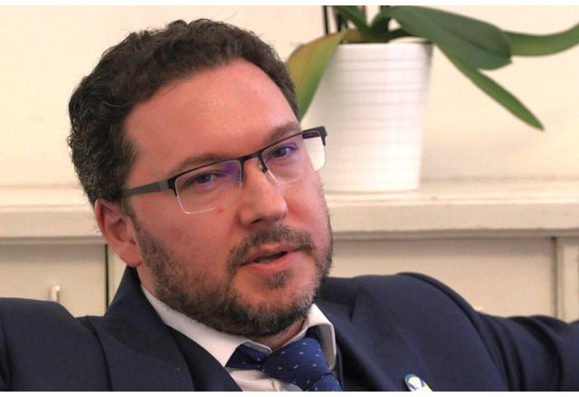 Даниел Митов