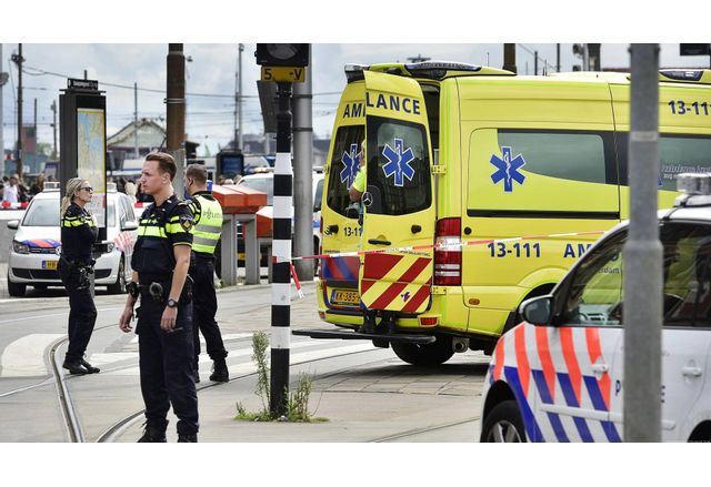 Двама души са убити при нападение с нож в Нидерландия