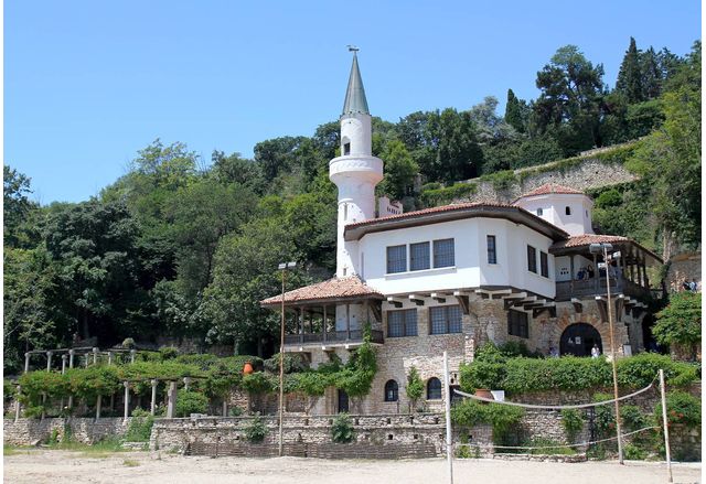 Изложба от пана на два комикса ще бъде открита днес