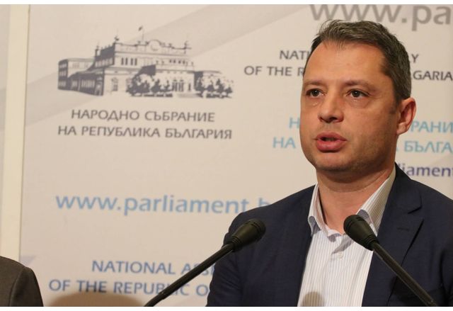 Депутатът от ГЕРБ Делян Добрев предлага на парламента да преговаряме