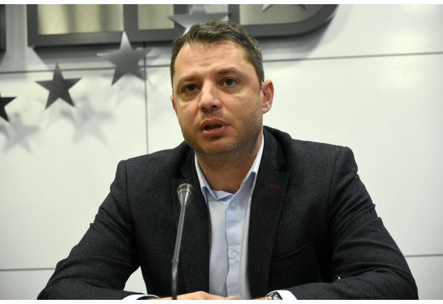 Депутатът от ГЕРБ Делян Добрев обяви във фейсбук профила си