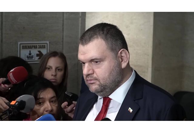 Председателят на парламентарната група на ДПС Делян Пеевски отново атакува