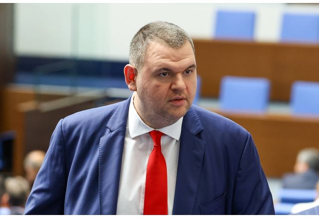 Председателят на парламентарната група на ДПС Делян Пеевски очевидно полага