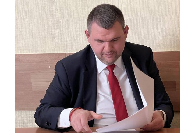 Депутатът Делян Пеевски от ДПС обяви че Продължаваме промяната Демократична България