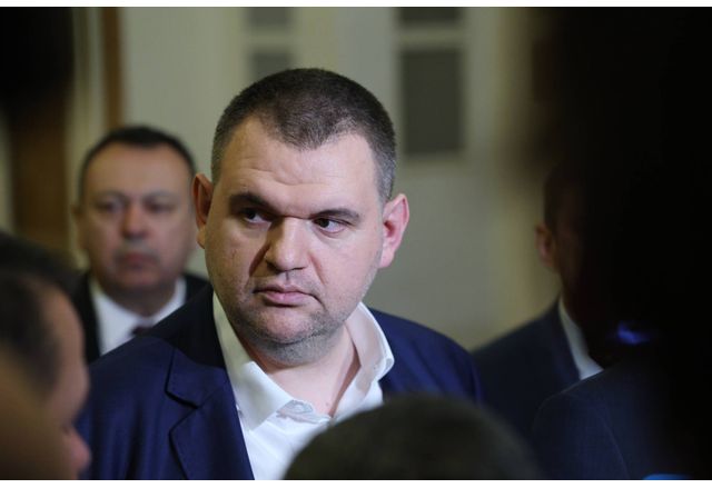 Депутатът от ДПС Делян Пeевски обяви че министърът на финансите