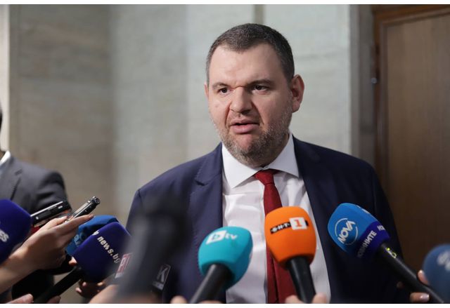 Проверете Асен Василев с кои контрабандисти е бил партньор Не