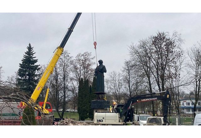 Демонтирането на съветският окупационен паметник в Резекне