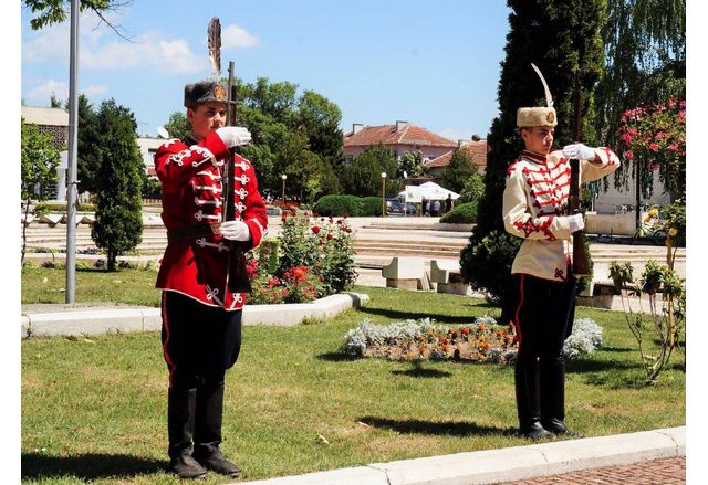 С тържество на градския площад Община Мездра ще отбележи 138 ата