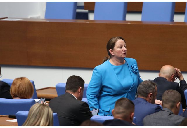 Депутатът от ГЕРБ Деница Сачева е номинацията за следващ министър