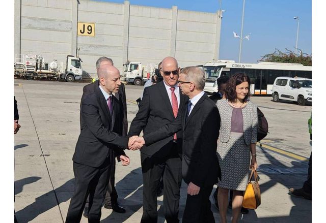 В Газа има двама заложници с български произход Това съобщи