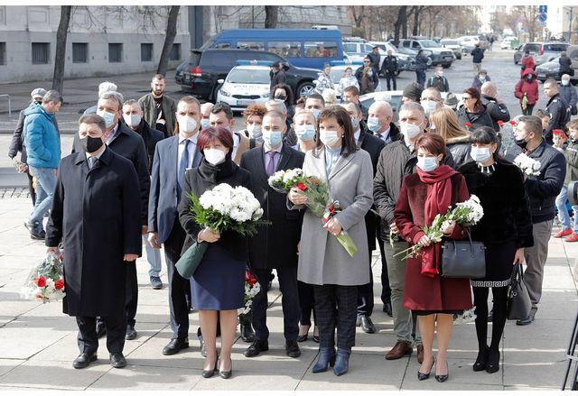 Депутатите от ГЕРБ се поклониха пред паметта на Васил Левски