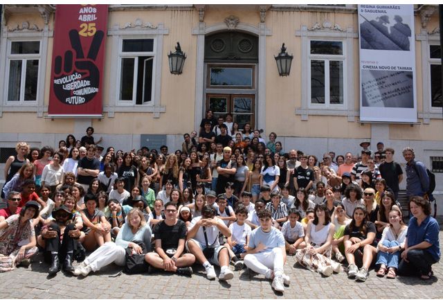 Британската медия BBC посвети предаване на учениците от Обединено училище