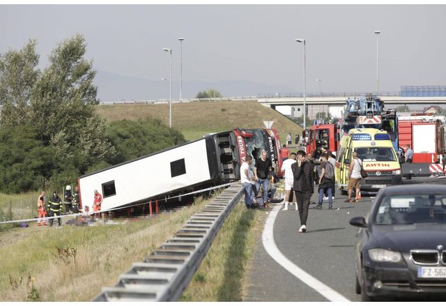Десет души загинаха при катастрофа на автобус в Хърватия