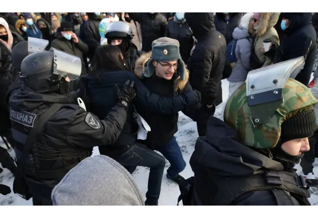 Десетки арестувани в цяла Русия при протести срещу задържането на Навални