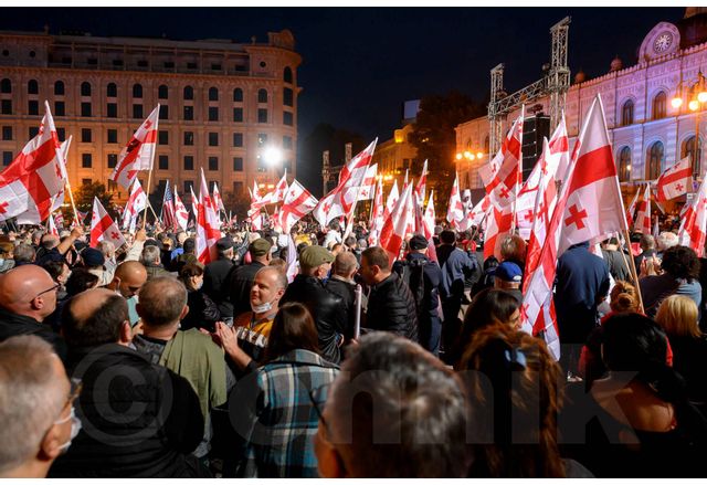 Десетки хиляди в Грузия настояха за освобождаването на Саакашвили