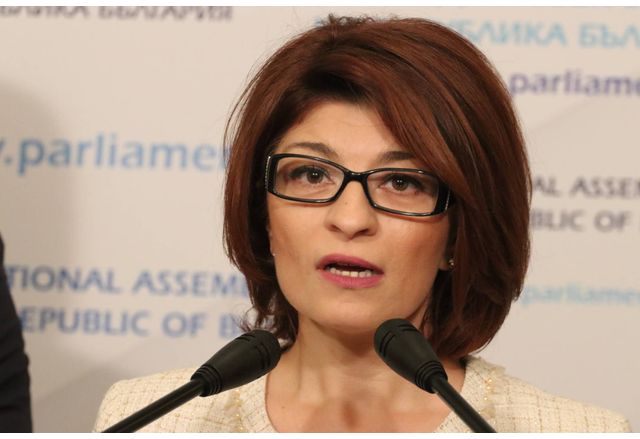Председателят на ПГ на ГЕРБ СДС Десислава Атанасова покани председателите