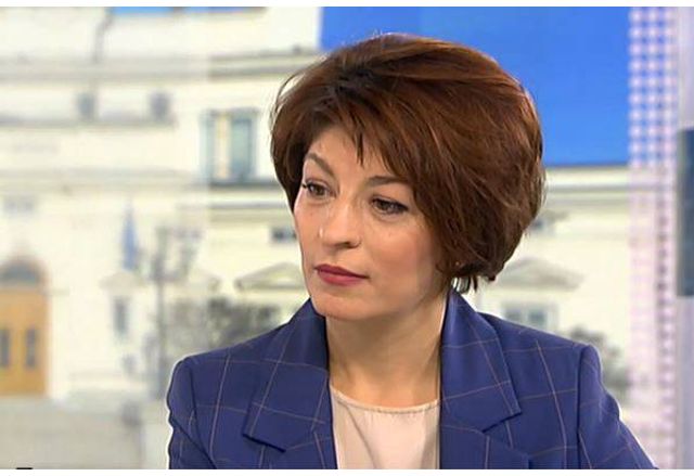 Председателят на ПГ на ГЕРБ СДС Десислава Атанасова реагирах остро срещу