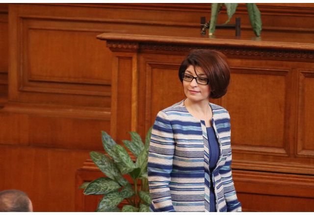 Председателят на ПГ на ГЕРБ Дедислава Атанасова обяви пред БНР