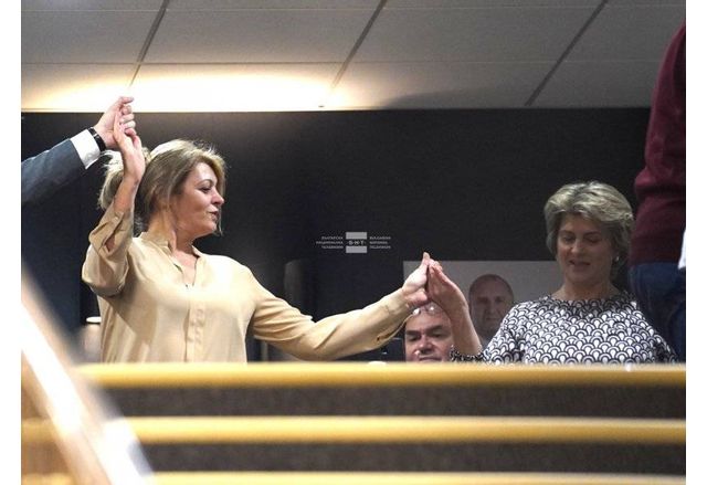 Десислава Радева и компания играят хора на фона на 129 починали българи