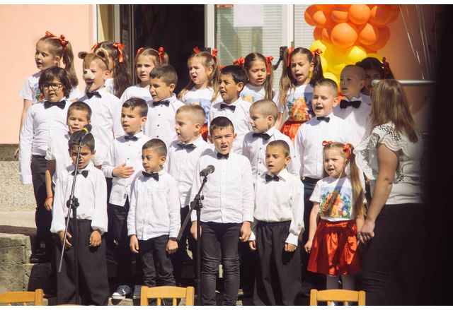 Детска градина Мир в Мездра отпразнува своя 50-годишен юбилей