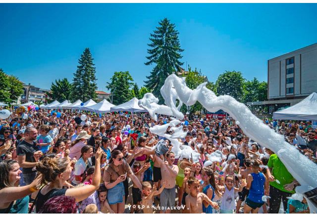 Неделният ден събра семейства и деца заедно в сърцето на