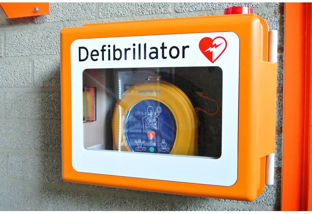 Дефибрилатор на обществено място