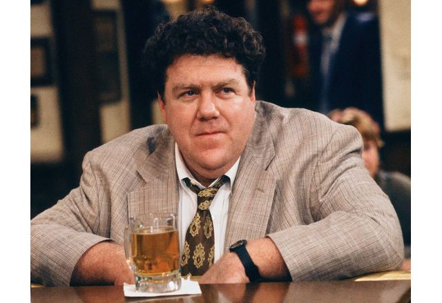 Джордж Уент известен с ролята на симпатичния обичащ бирата редовен