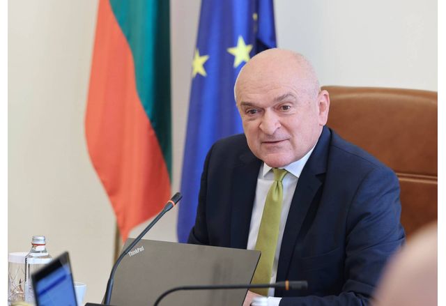 Пожелавам дълъг и успешен мандат най накрая да има редовно правителство