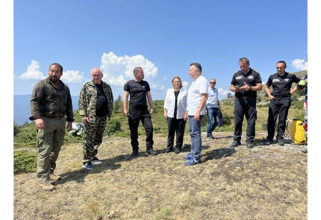 Изключително сложна продължава да бъде ситуацията заради пожара в района