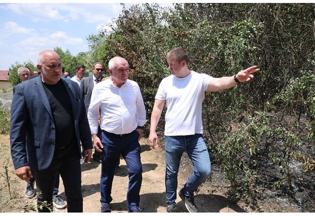 Министър-председателят пристигна в района на Стара Загора, който е от най-засегнатите от пожарите