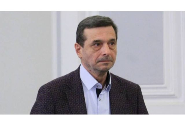 В БНТ Денят започва президентът на Подкрепа Димитър Манолов говори