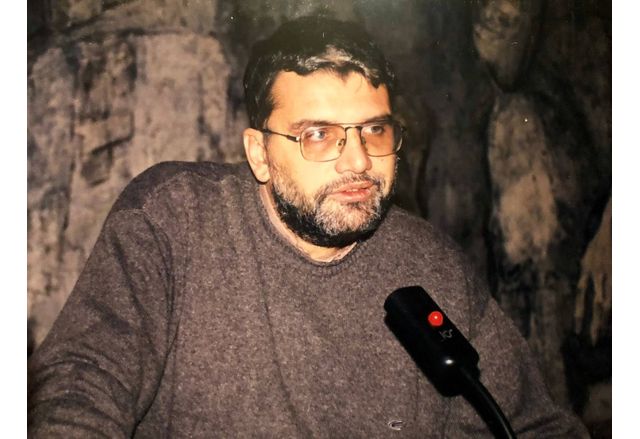 Почина д р Димитър Джими Найденов преподавател във Факултета по журналистика