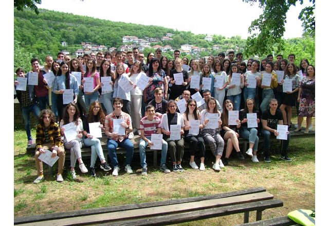 Дипломираните ученици от Езиковата гимназия в Ловеч