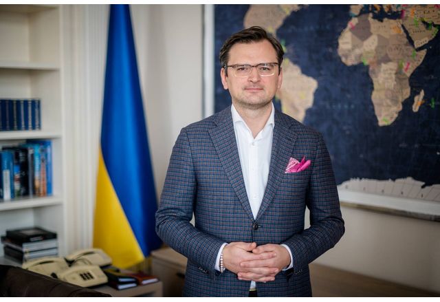 Украинският външен министър Дмитро Кулеба подаде днес оставка на фона
