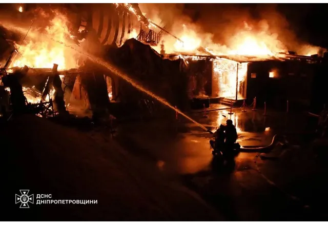 Русия подложи на масиран обстрел украинския град Днипро Множество експлозии