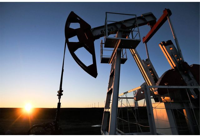 Цената на петрола се повишава в понеделник след като през