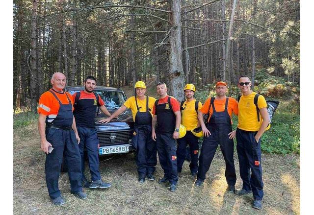 Доброволците на Асеновград участват в пожара над с Хвойна в