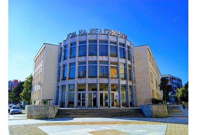 Община Мездра сключи днес окончателен договор за покупко продажба на сградата