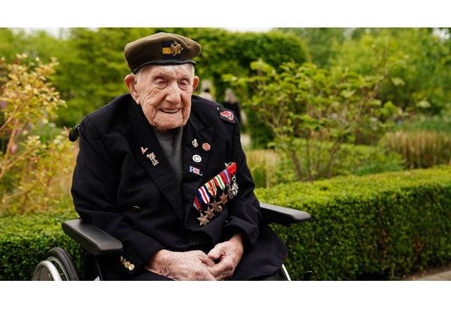 Най възрастният ветеран от Втората световна война във Великобритания Доналд Роуз