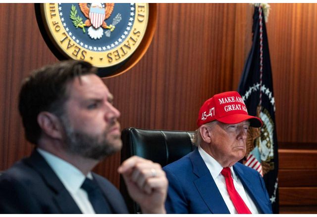 Нарушил ли е Тръмп Конституцията или Законът за военните правомощия