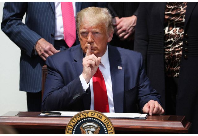 Изключение прави мощната консервативна телевизия Фокс нюз някои от водещите