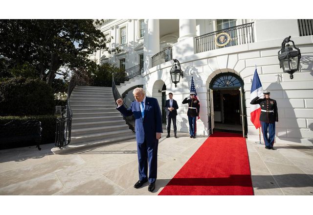 Ядрено изнудване от КремълАмериканският президент Доналд Тръмп нареди разполагането на