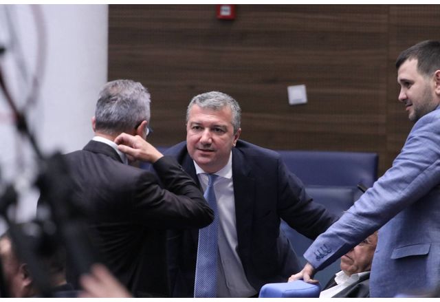 Драгомир Стойнев вече не е председател на парламентарната група на